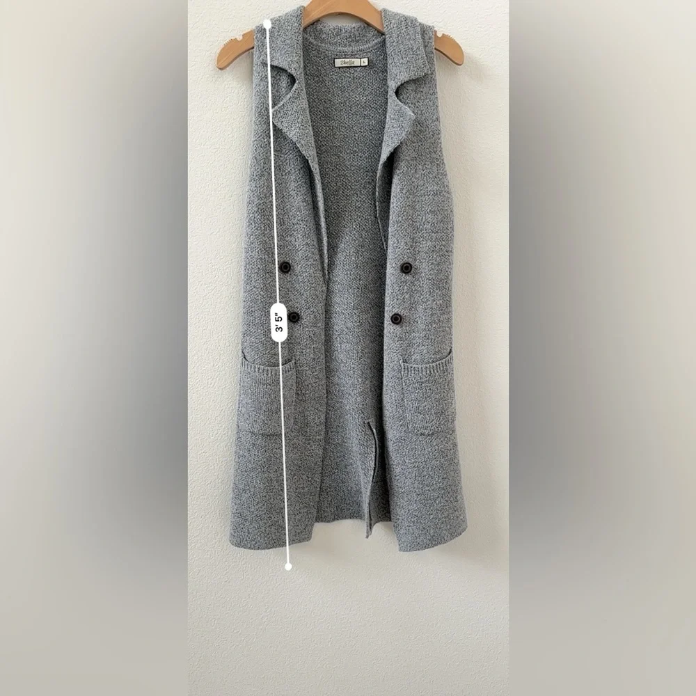 Chic Gray Knit Vest with Pockets - Picture 4 of 4